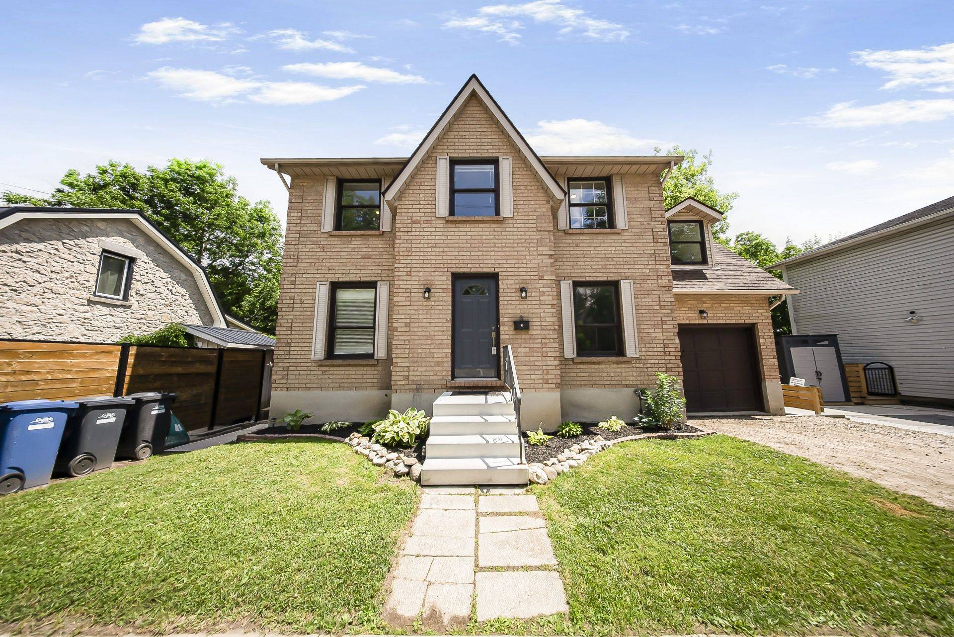 82 Galt ST, Guelph, ON N1H 3G7