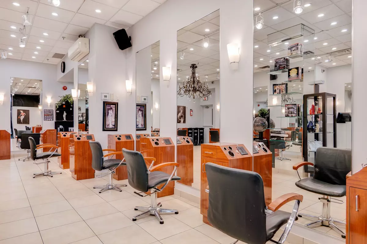 Toronto C14, ON M2M 4J5,3292 Bayview AVE #102