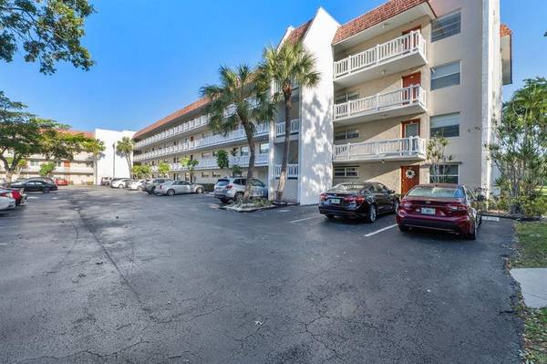 3551 Inverrary Dr #404, Lauderhill, FL 33319