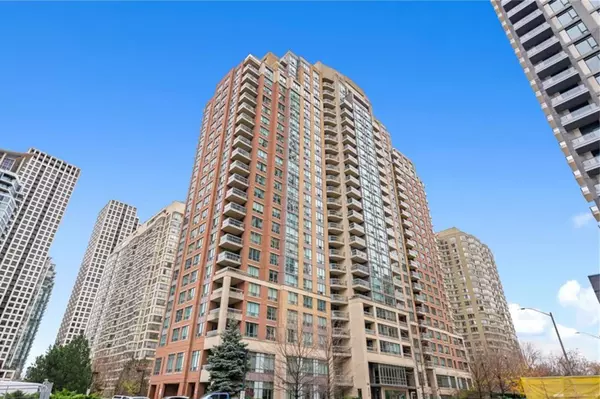 156 Enfield PL #808, Mississauga, ON L5B 4L8