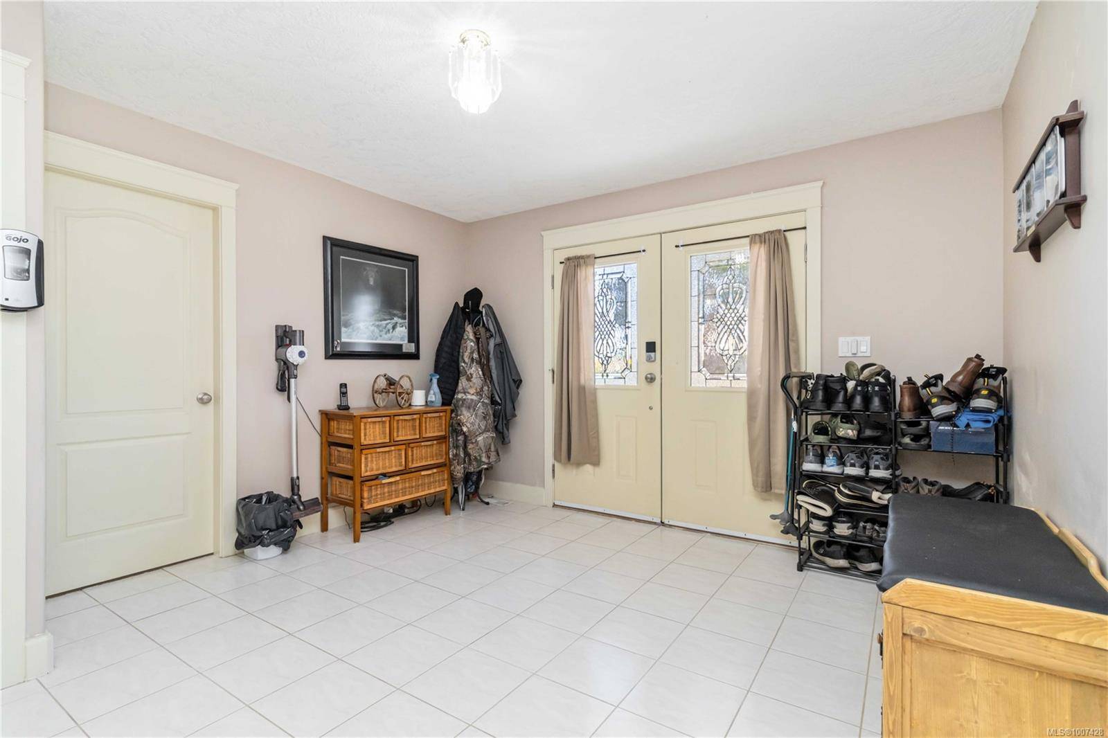 Central Saanich, BC V8Z 6A1,6260 Elaine Way