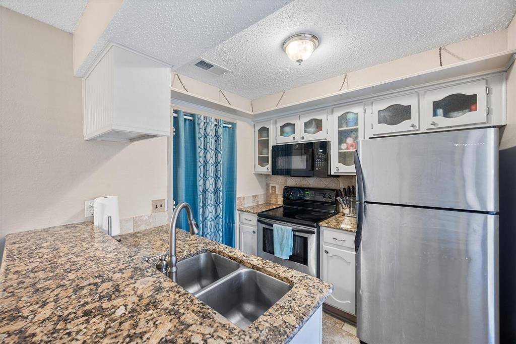 1420 Meadowood Village, Fort Worth, TX 76120