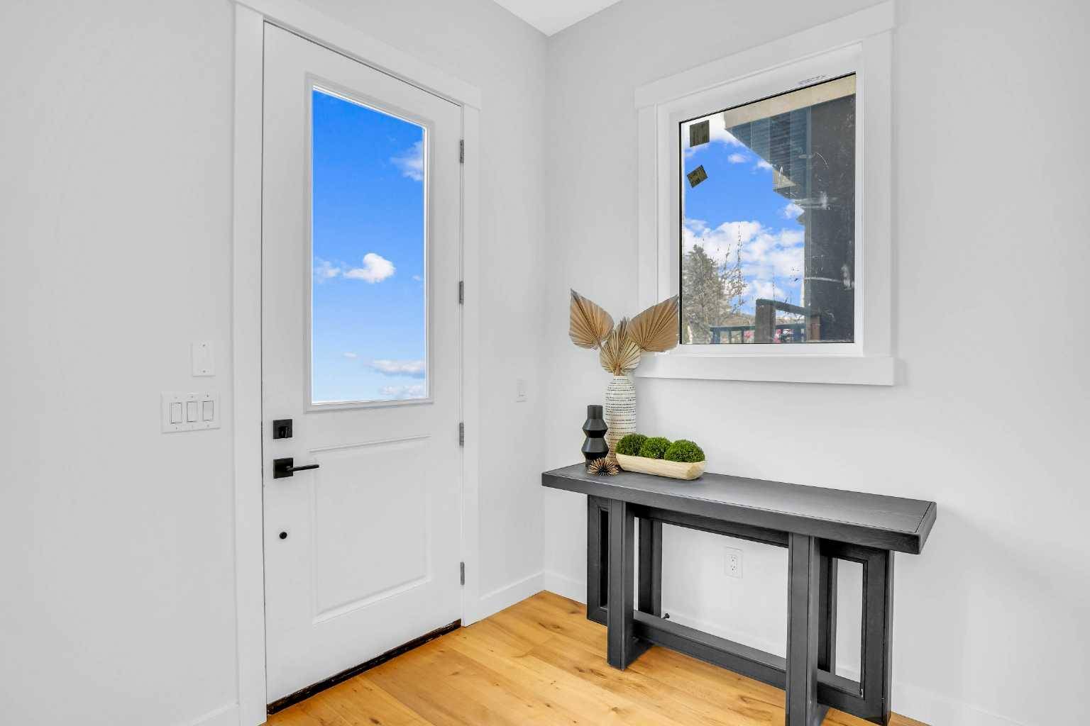 Calgary, AB T2B 0S5,4709 19 AVE Northwest