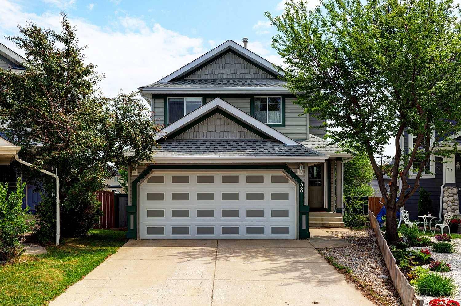 38 Somerside PL Southwest, Calgary, AB T2Y 3V3
