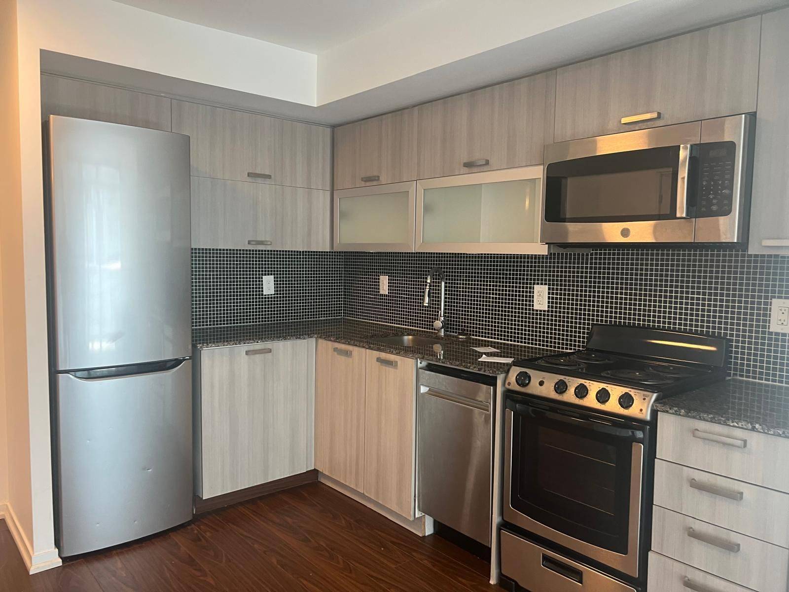 Toronto C01, ON M6J 0C7,36 Lisgar ST #1212