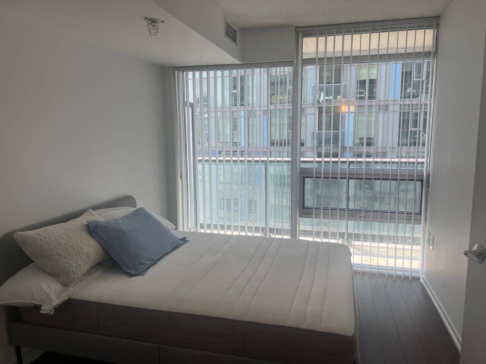 Toronto C01, ON M6J 0C7,36 Lisgar ST #1212