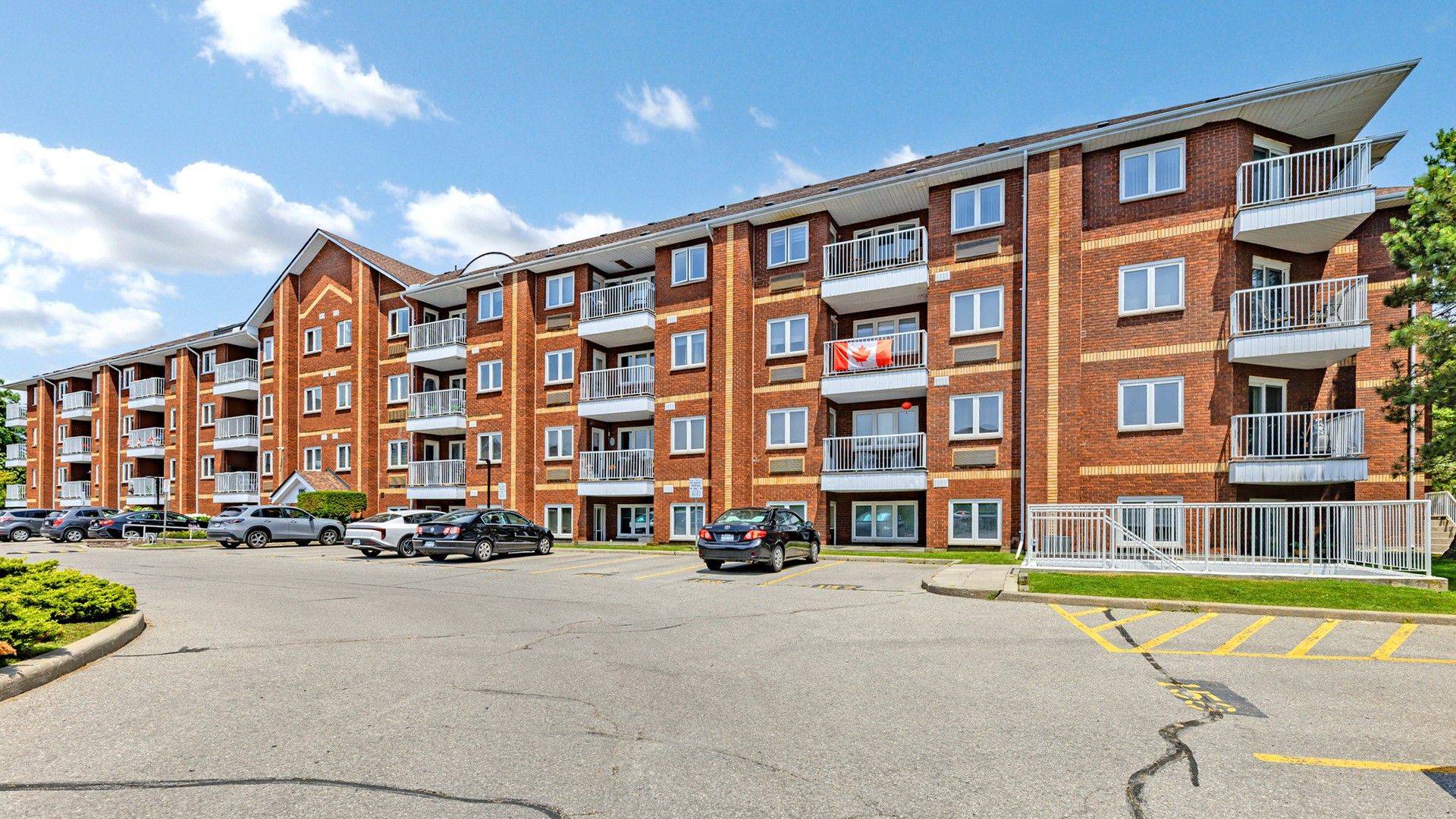 Ajax, ON L1S 7H7,195 Lake Driveway DR W #211
