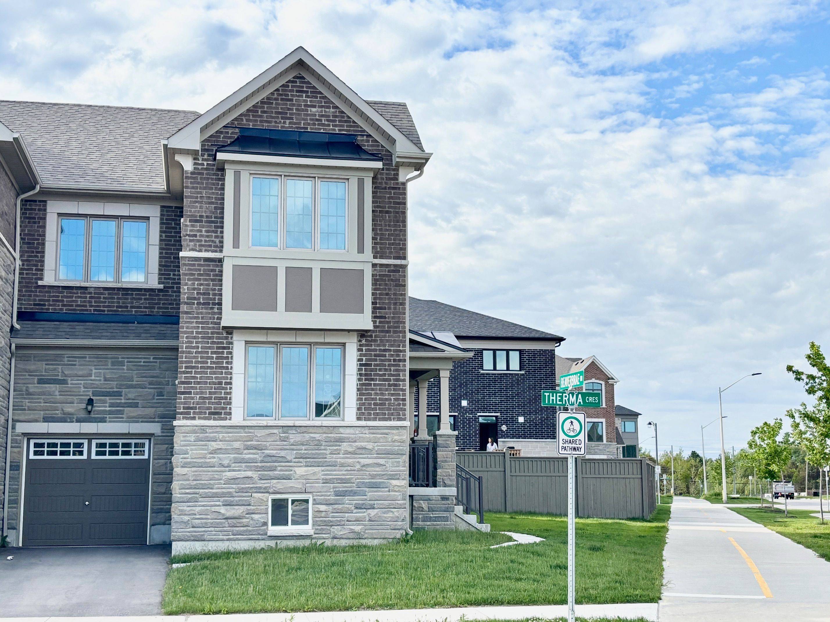 Markham, ON L6C 3K8,272 Beaverbrae DR