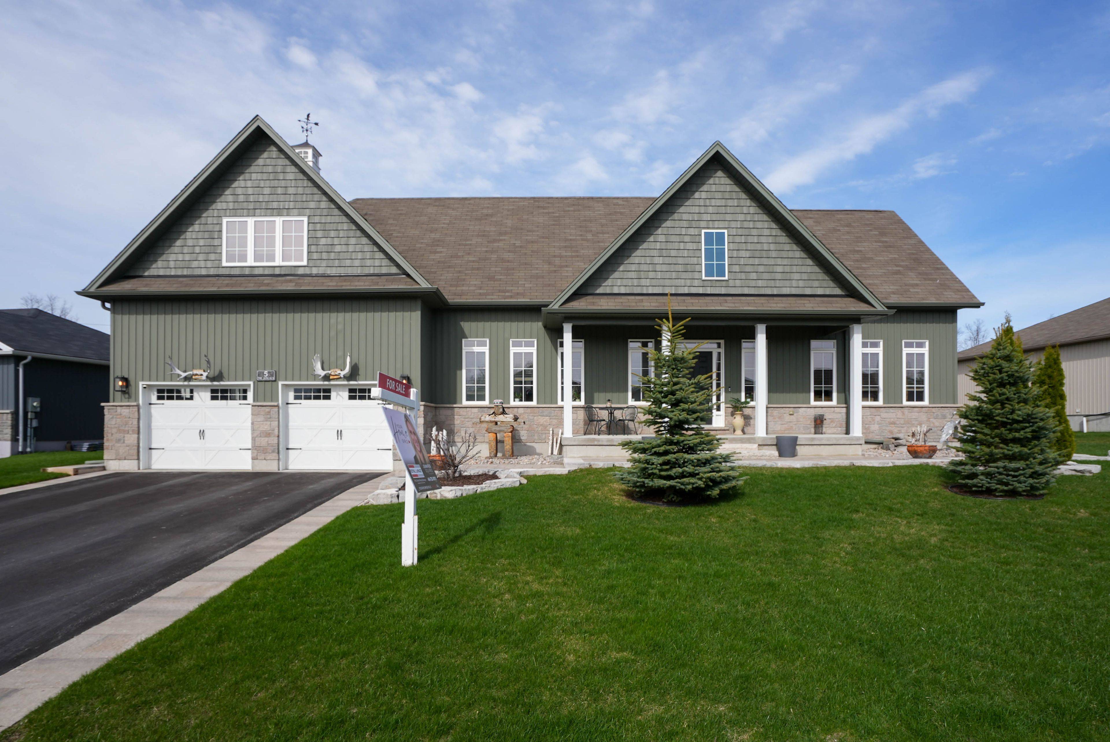 5 Charlie Rawson BLVD, Tay, ON L0K 2A0