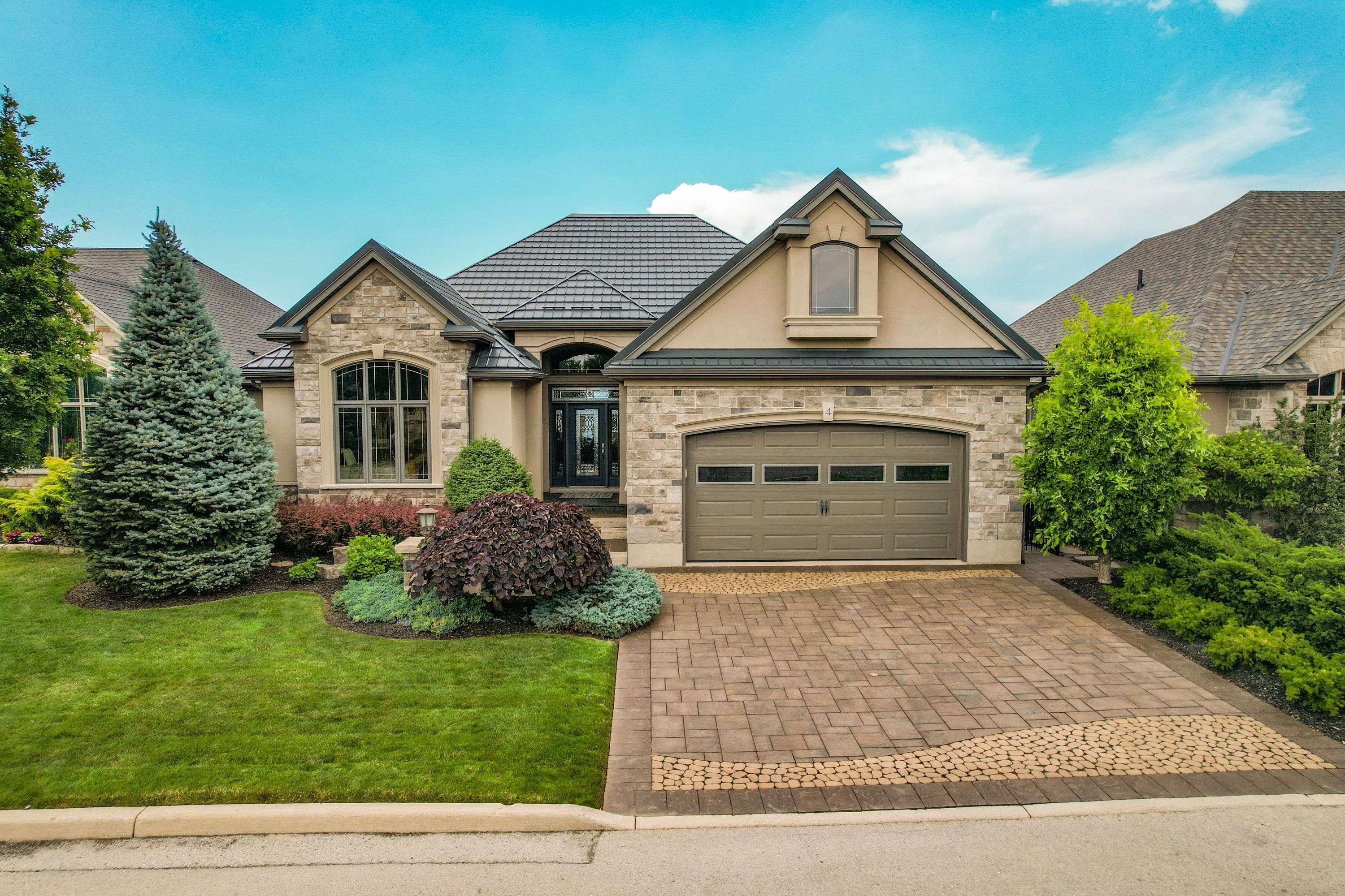 Grimsby, ON L3M 2G6,61 Lake ST #4