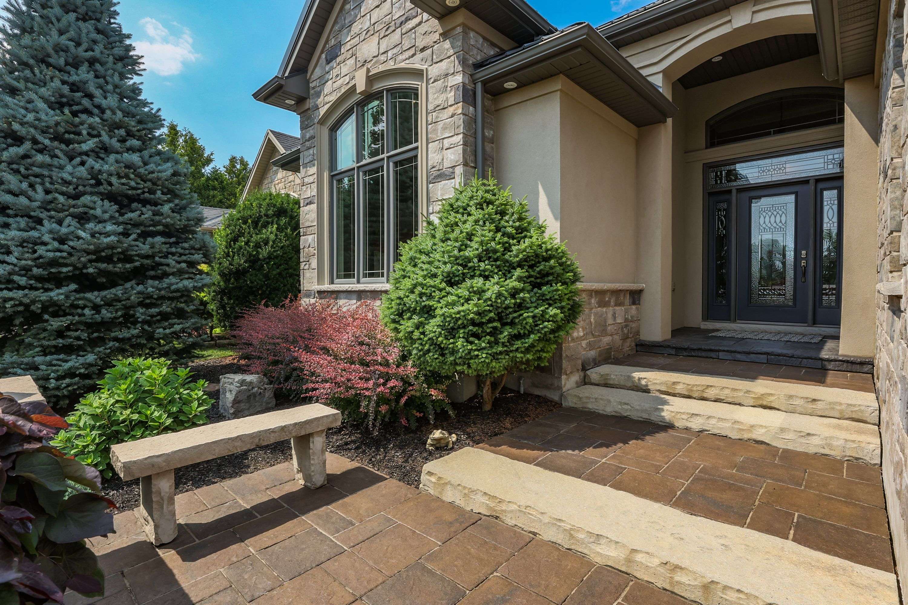 Grimsby, ON L3M 2G6,61 Lake ST #4