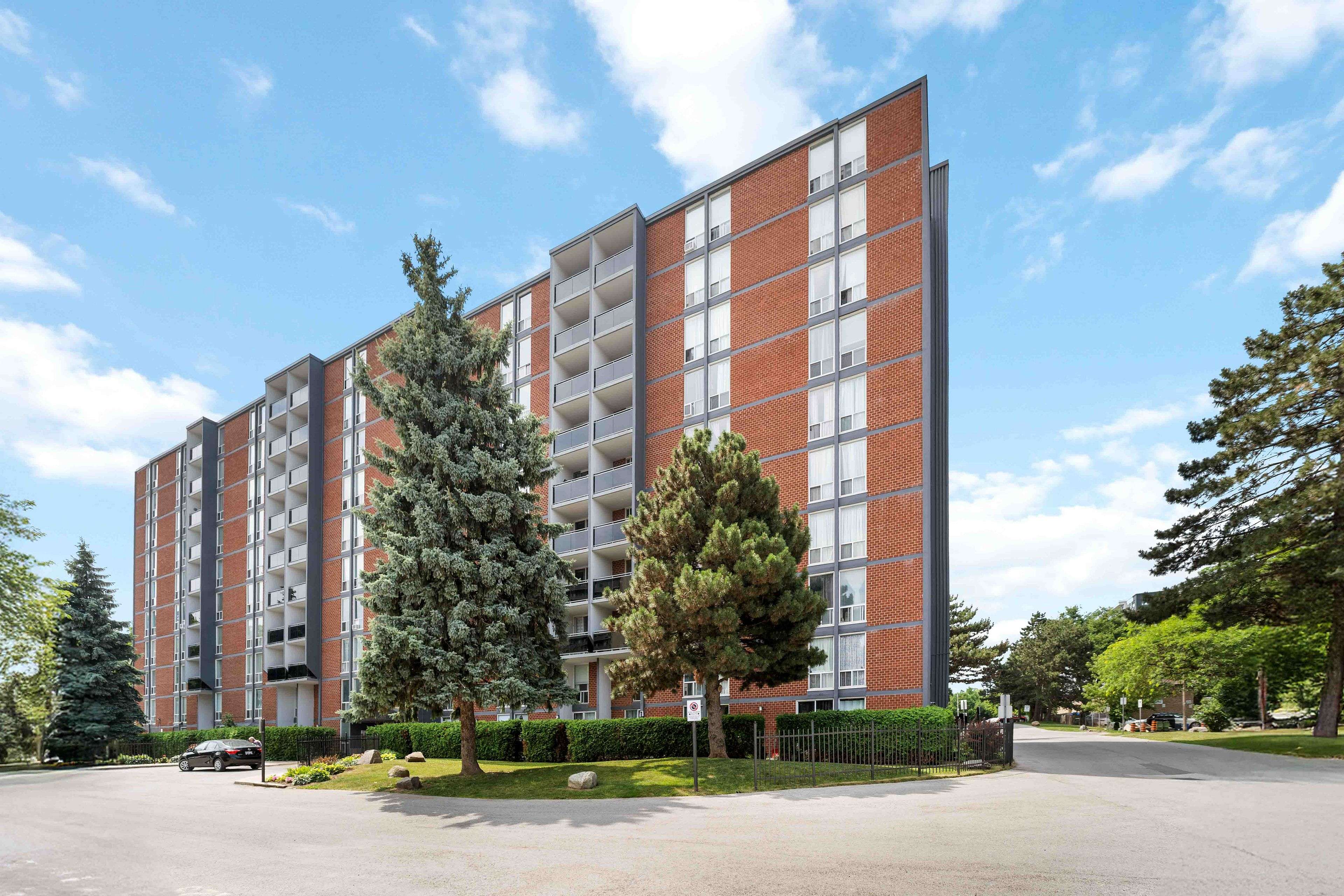 Hamilton, ON L8E 1C7,75 Glenburn CT #311