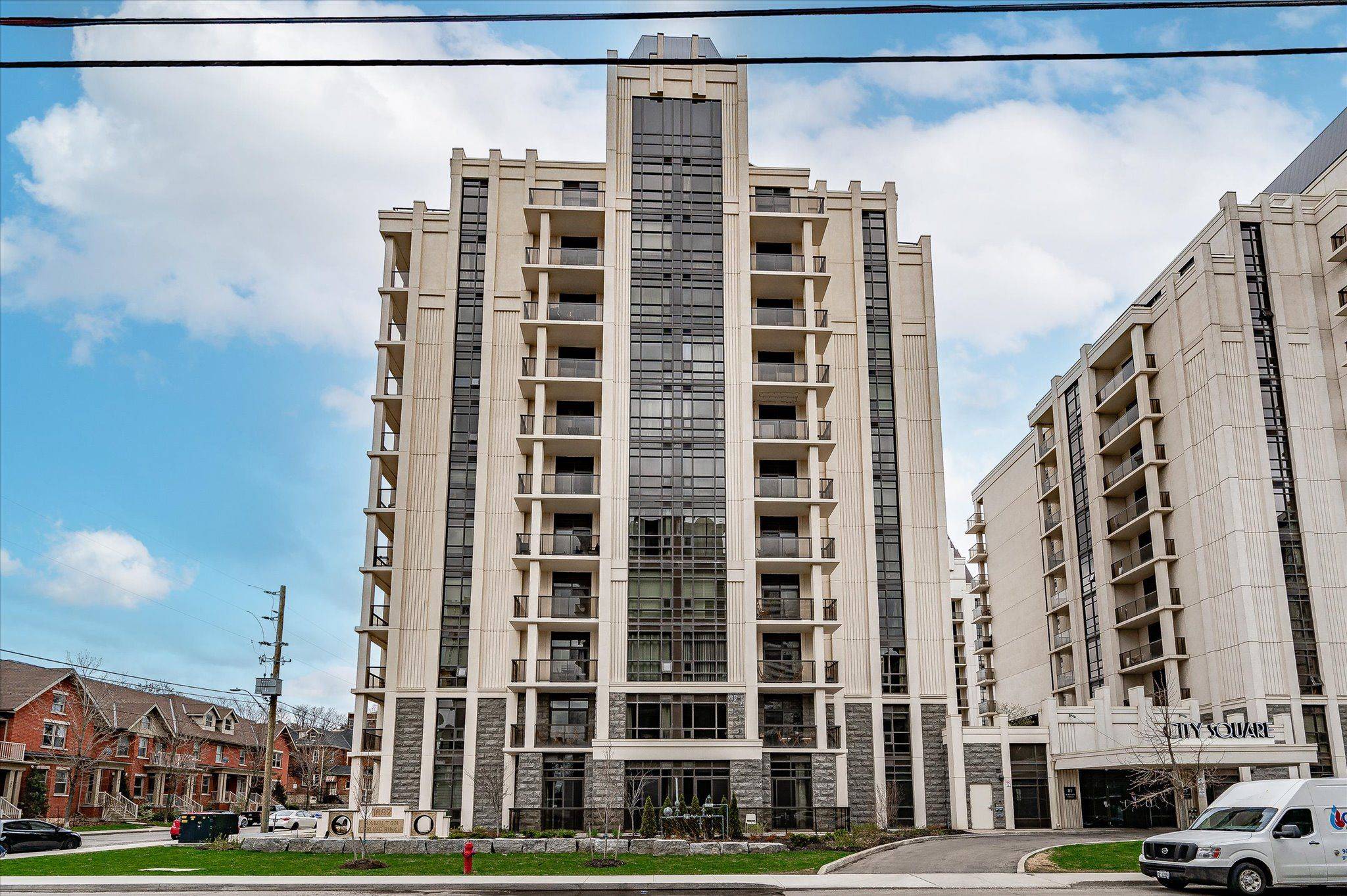 Hamilton, ON L8P 0B9,81 Robinson ST #604