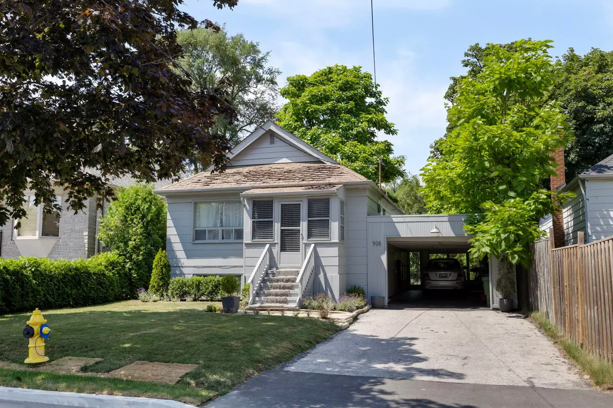 Toronto C04, ON M6B 2L2,598 Coldstream AVE