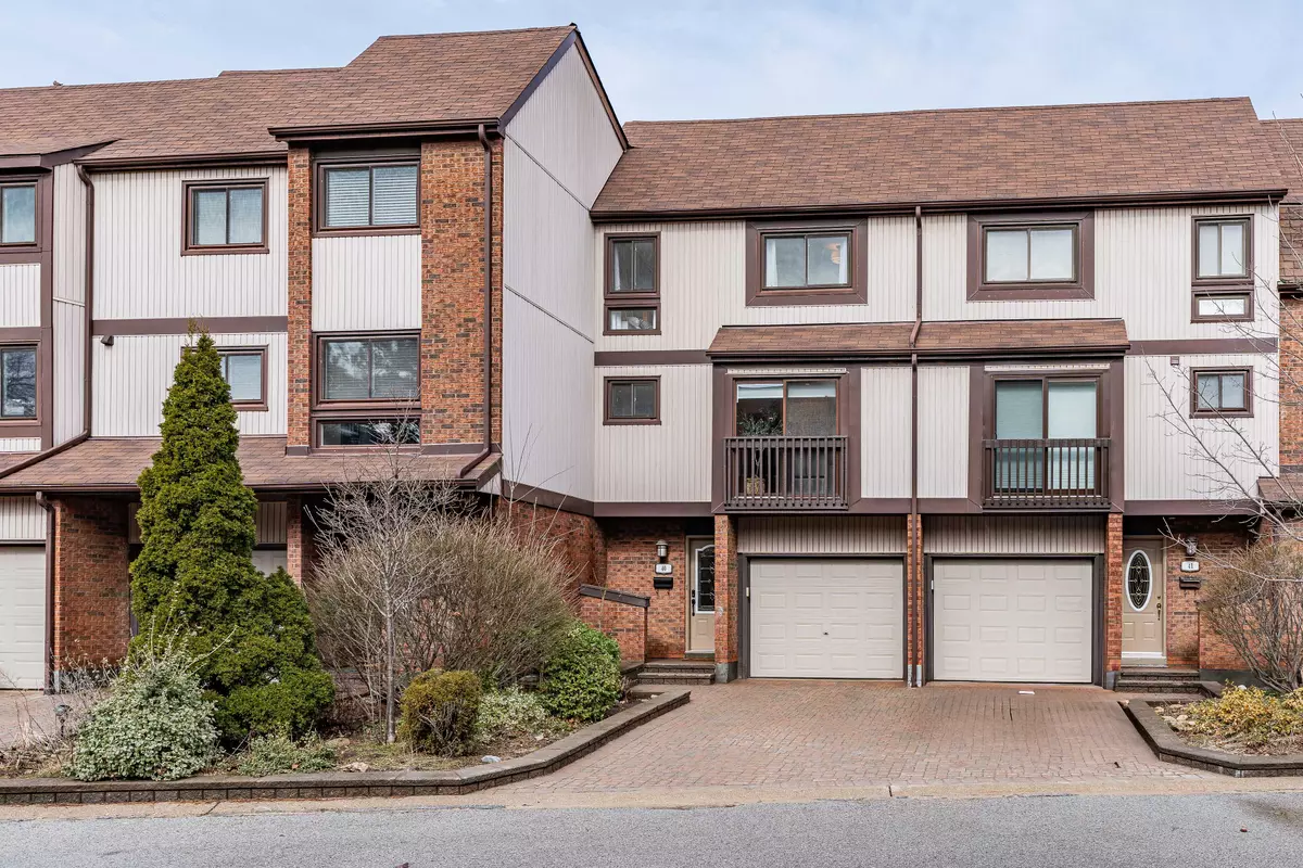 Mississauga, ON L5J 4J9,1060 Walden CIR #40