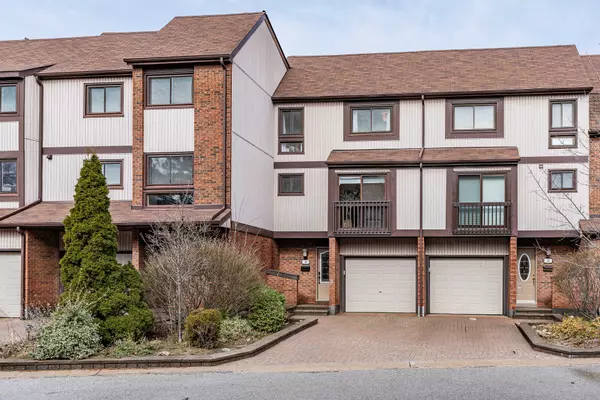 1060 Walden CIR #40, Mississauga, ON L5J 4J9