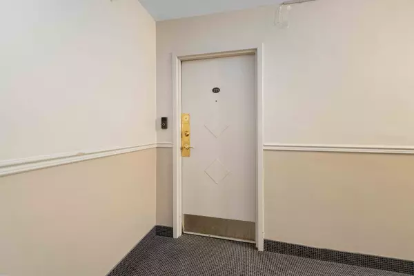 Hamilton, ON L8E 1C7,75 Glenburn CT #311