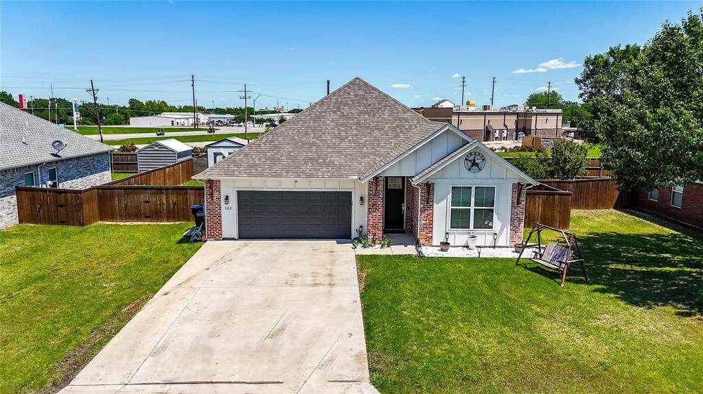 Whitewright, TX 75491,122 Alma Lane