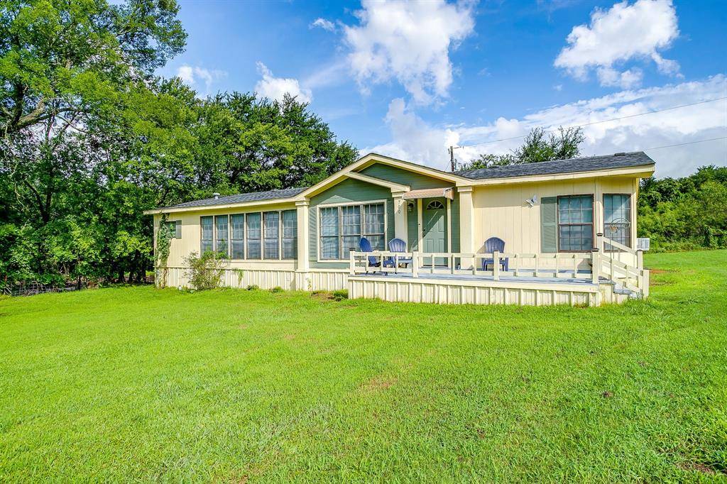 700 Gathings Avenue, Covington, TX 76636