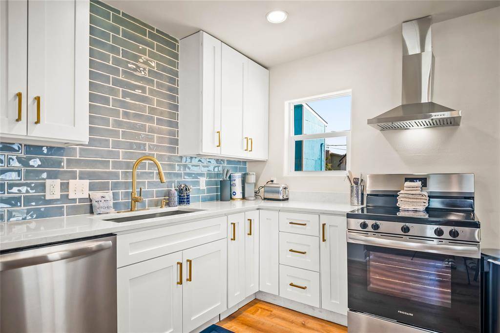 Port Aransas, TX 78373,509 W Avenue E