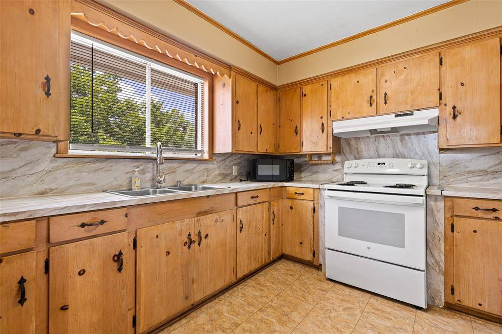 Mineola, TX 75773,320 Nuss Drive