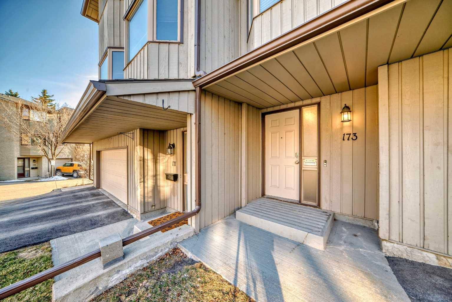 Calgary, AB T3E6V3,173 Glamis TER SW