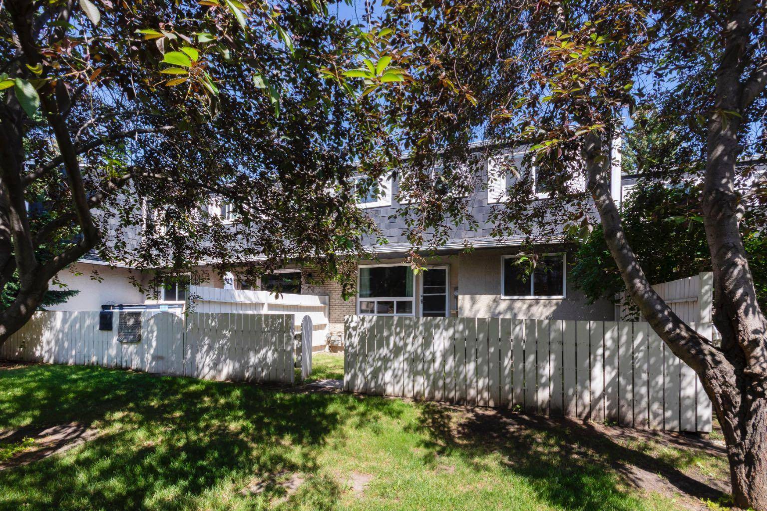 Calgary, AB T2A5P7,175 Manora PL Northeast #22