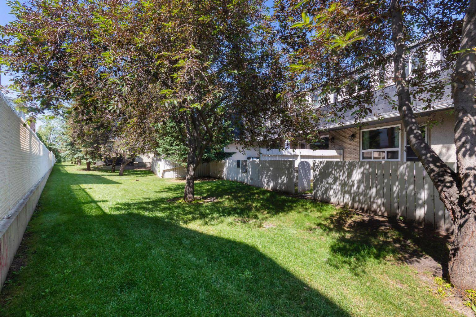 Calgary, AB T2A5P7,175 Manora PL Northeast #22