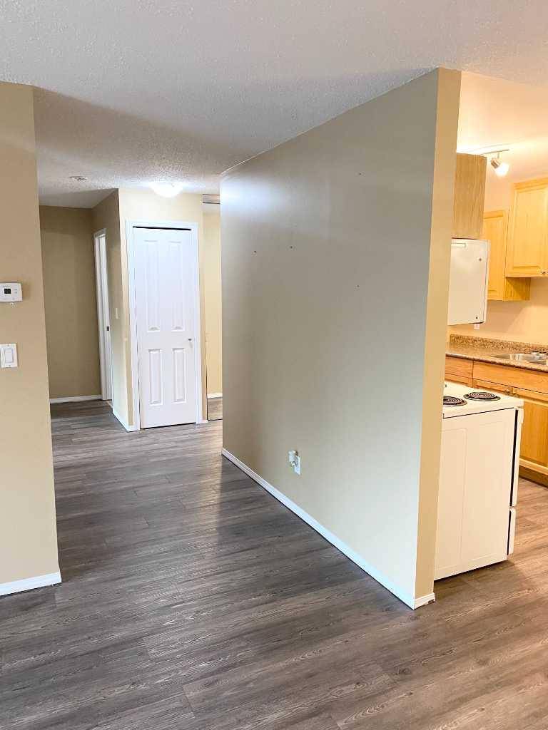 Stettler, AB T0C2L0,4808 45 ST #302