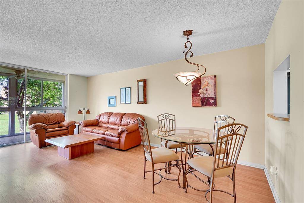 9261 Sunrise Lakes Blvd #201, Sunrise, FL 33322