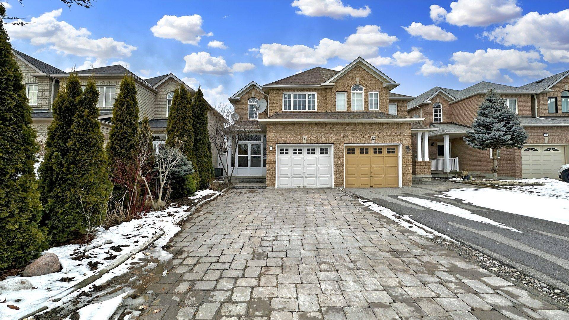 8 Hacienda DR, Richmond Hill, ON L4E 3X1