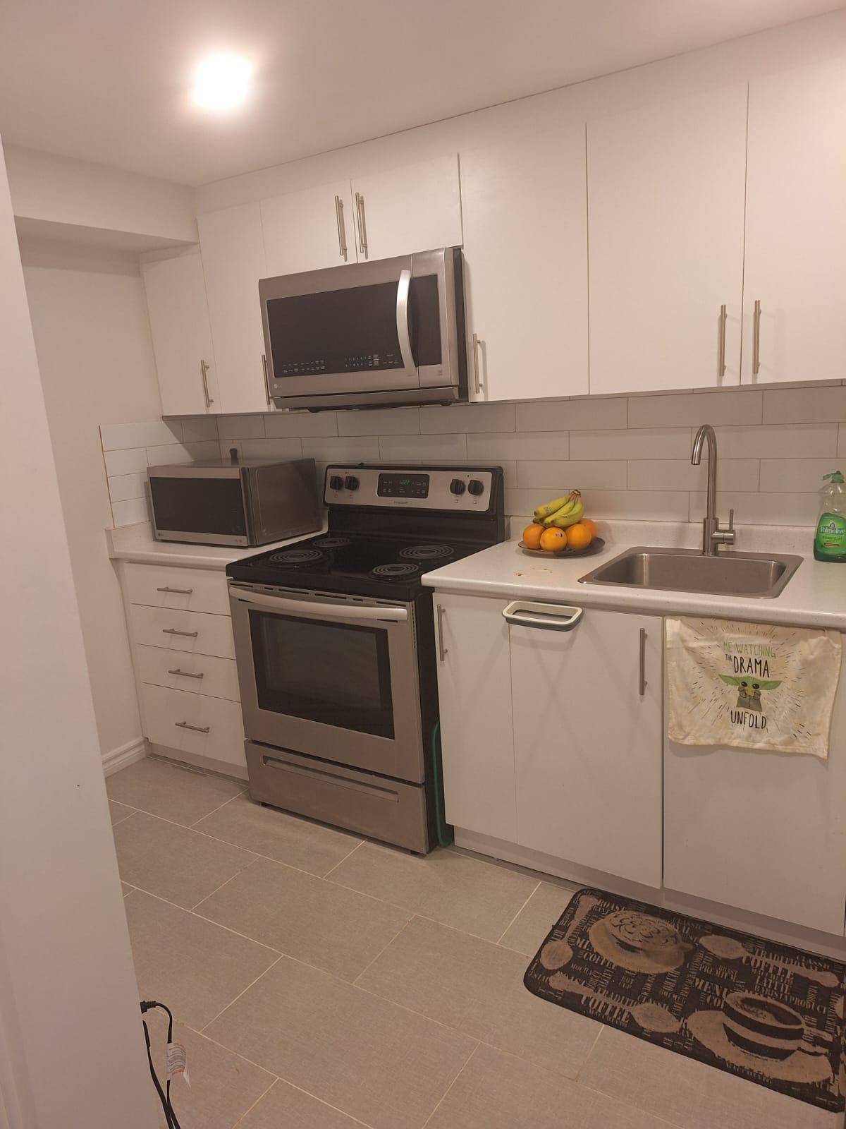 Newmarket, ON L3Y 6E2,371 Selby CRES