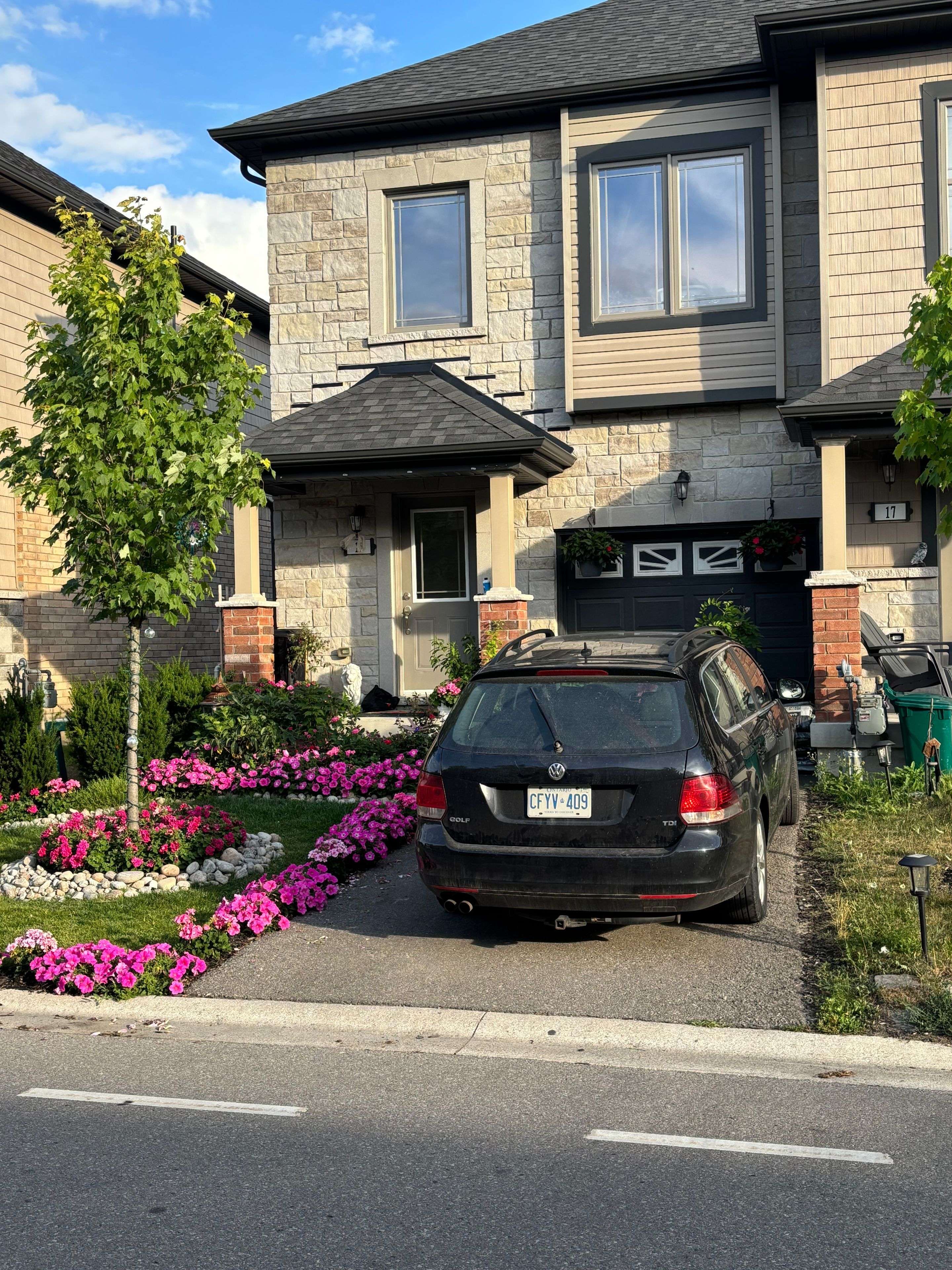 15 Deneb ST, Barrie, ON L4N 1N1