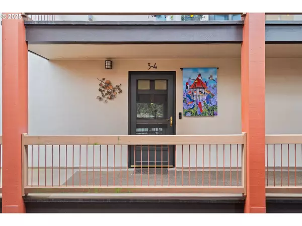 Lake Oswego, OR 97034,100 LEONARD ST #3-4