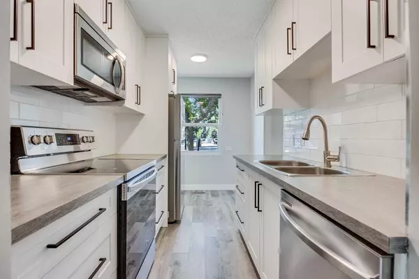 Calgary, AB T2W 1H6,330 Canterbury DR SW #16