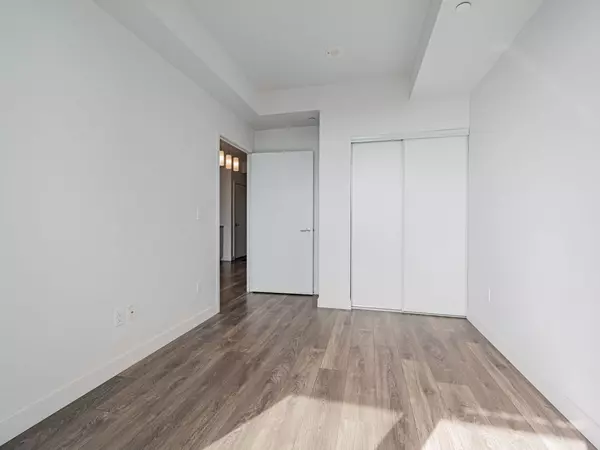 Toronto C10, ON M4P 0C1,8 Eglinton AVE E #3809