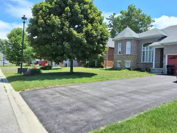 Wasaga Beach, ON L9Z 1M5,5 Honeysuckle WAY