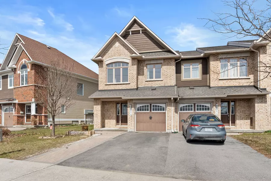 744 Paul Metivier DR, Barrhaven, ON K2J 3G4