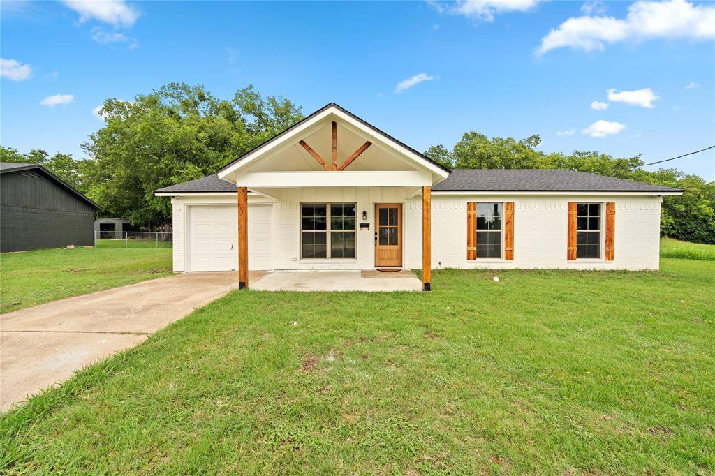 200 Alamo Drive, Mcgregor, TX 76657