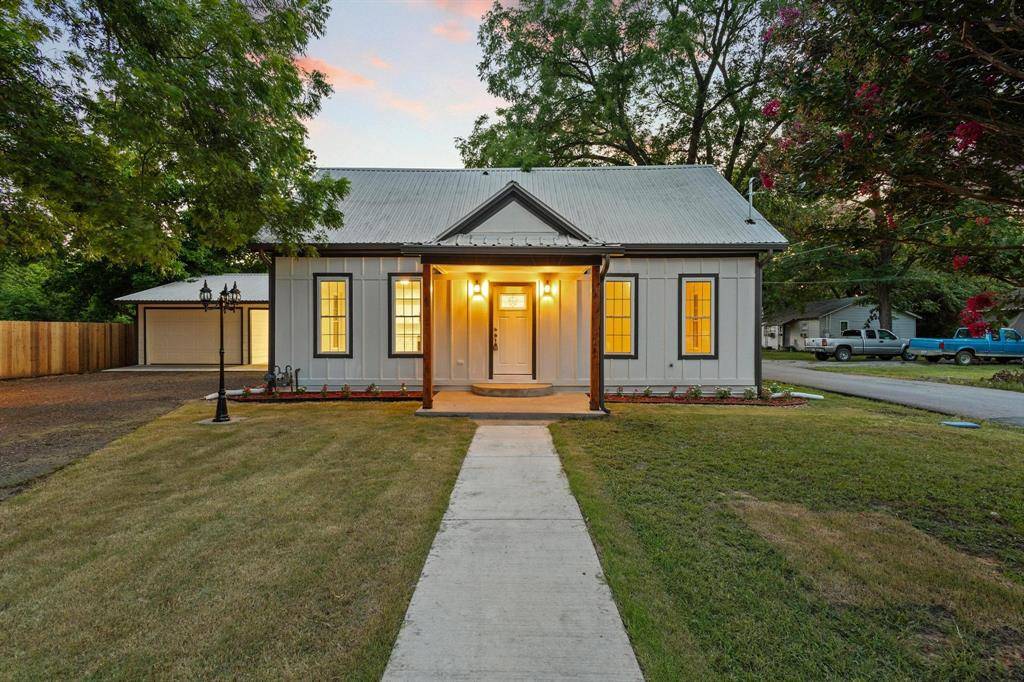 821 Doss Street, Bonham, TX 75418