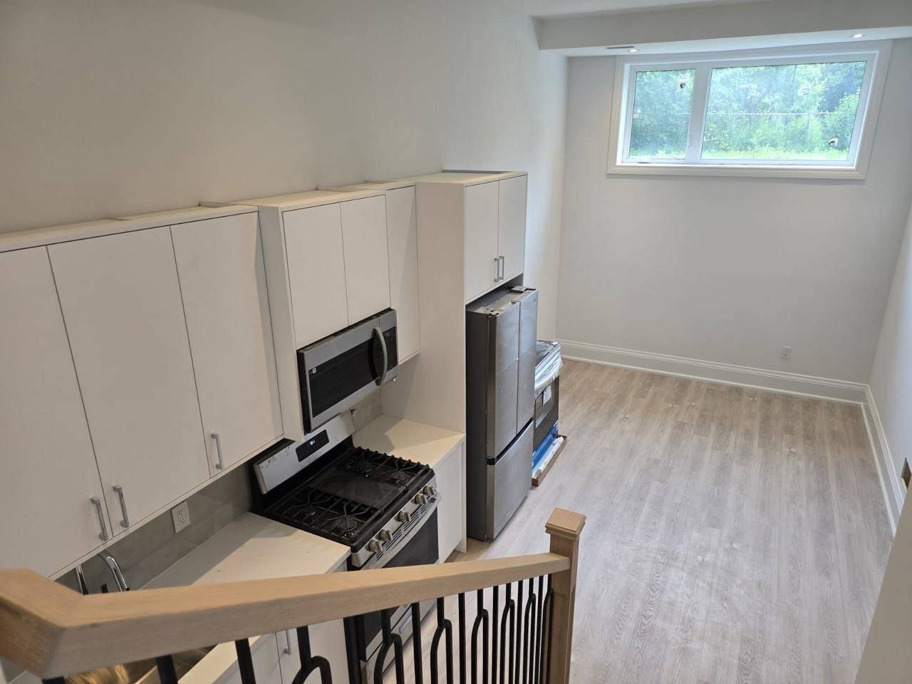 Toronto C07, ON M2M 1V1,11 Burke ST #Lower level