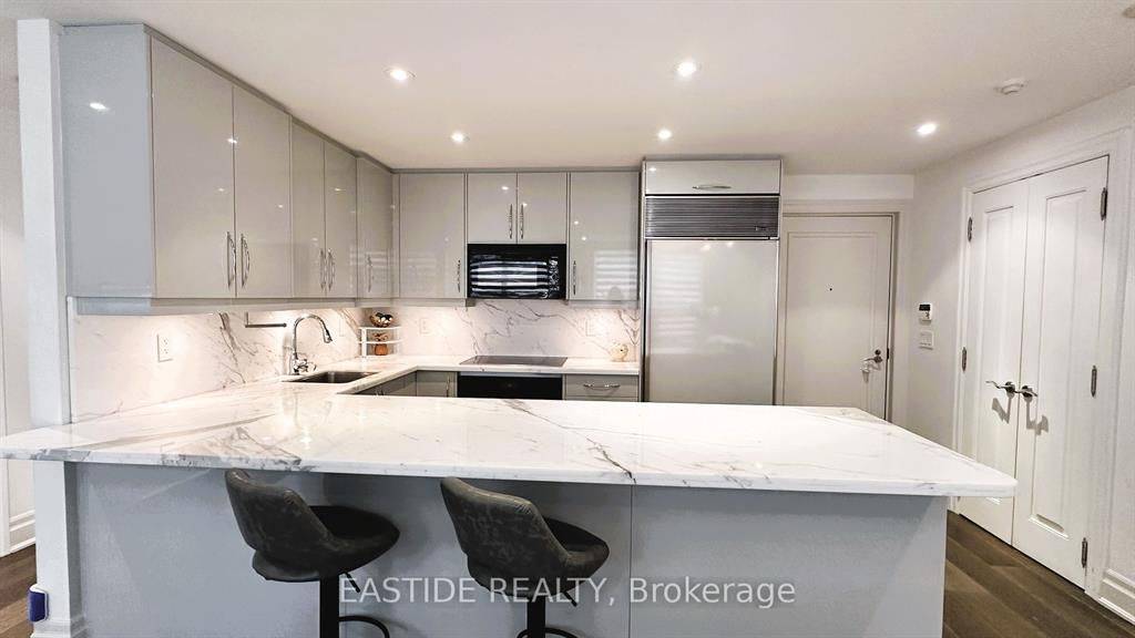 Toronto C02, ON M5R 3V7,68 Yorkville AVE #303