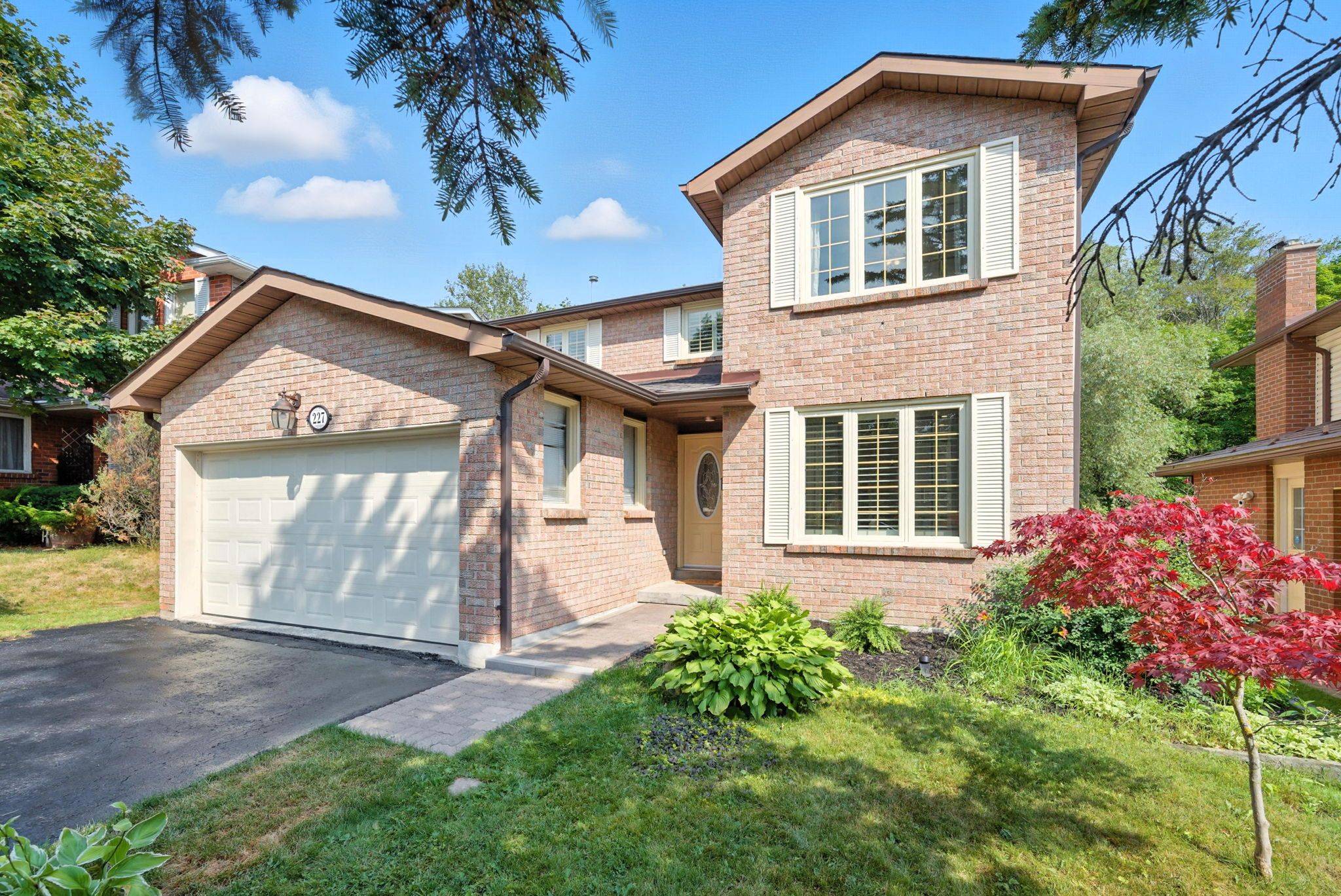 Oshawa, ON L1G 6X7,227 Blue Heron DR