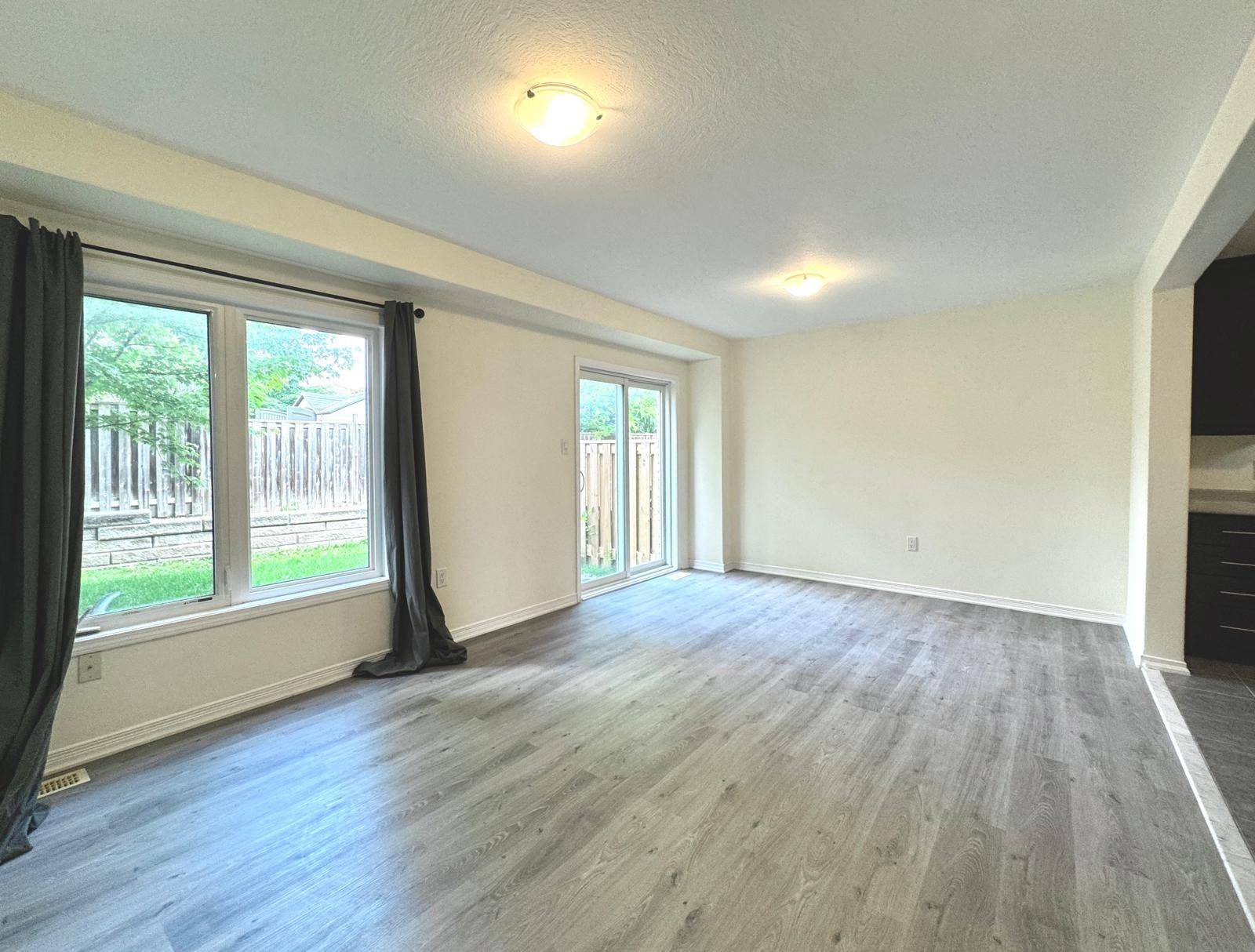 Barrie, ON L4N 7P5,75 Prince William WAY #21