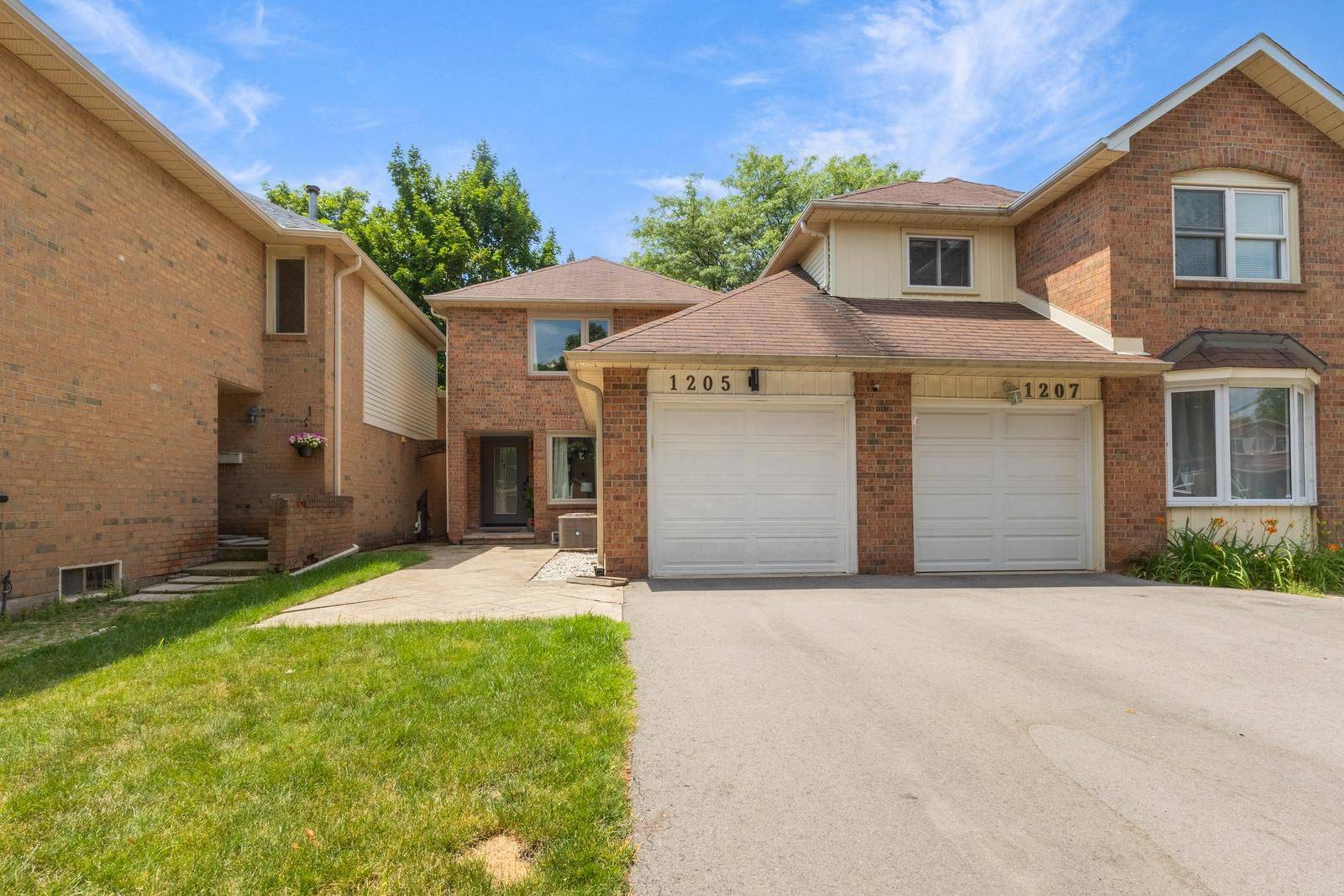 1205 Potters Wheel CRES, Oakville, ON L6M 1J3