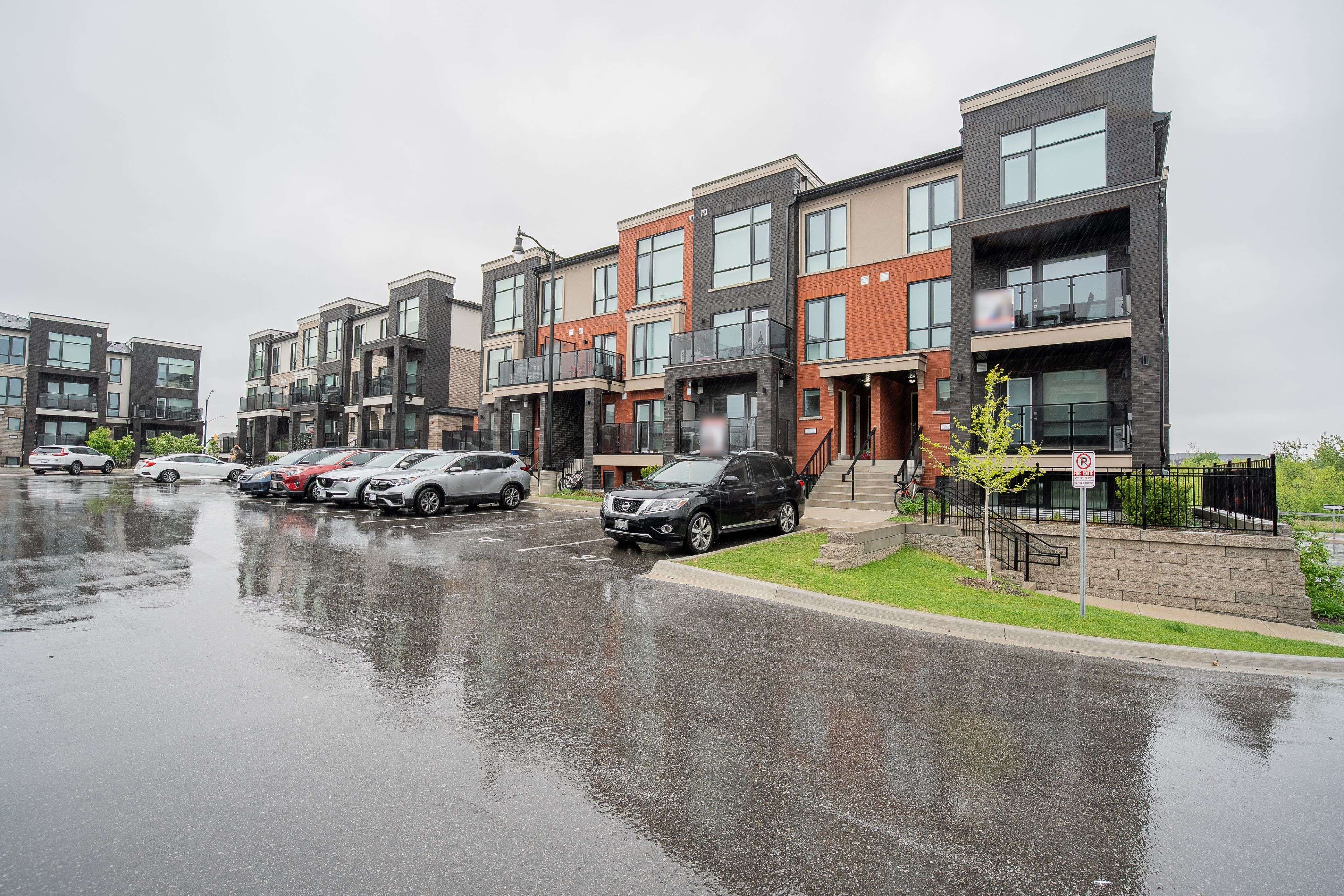 195 Veterans DR #10, Brampton, ON L7A 5L2