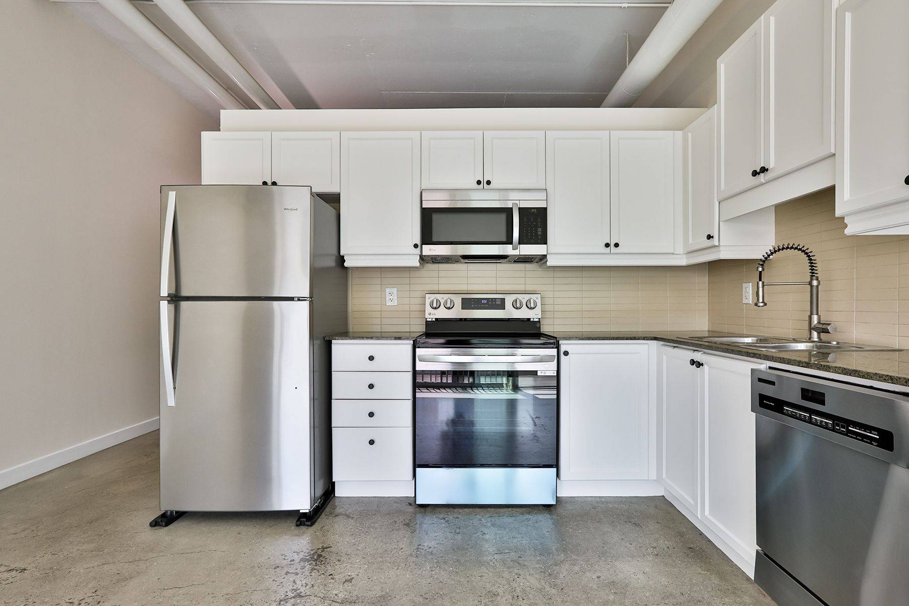 Toronto W08, ON M8Z 0B9,2 Fieldway RD #313