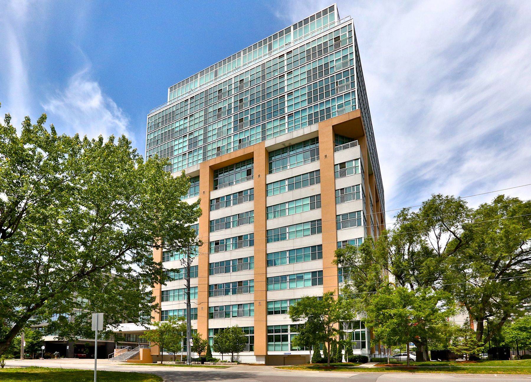 Toronto W08, ON M8Z 0B9,2 Fieldway RD #313