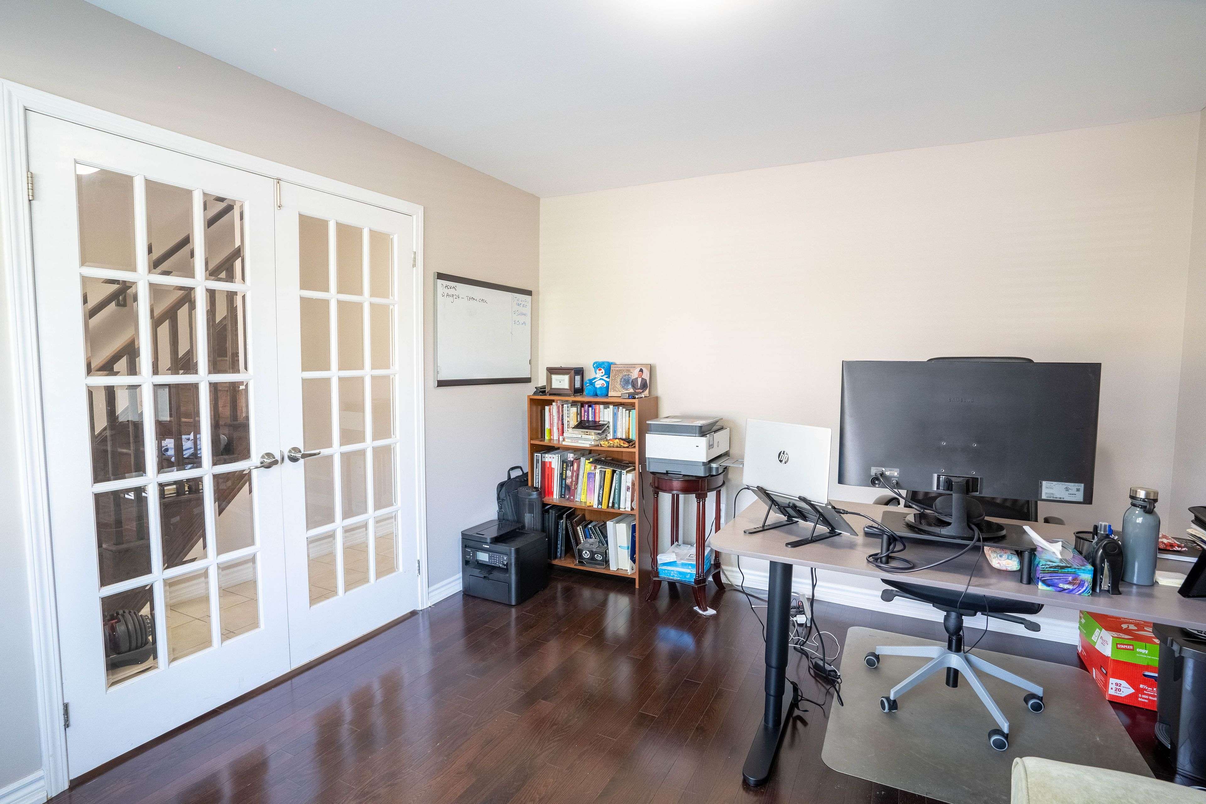 Oakville, ON L6M 0V2,250 Ellen Davidson DR