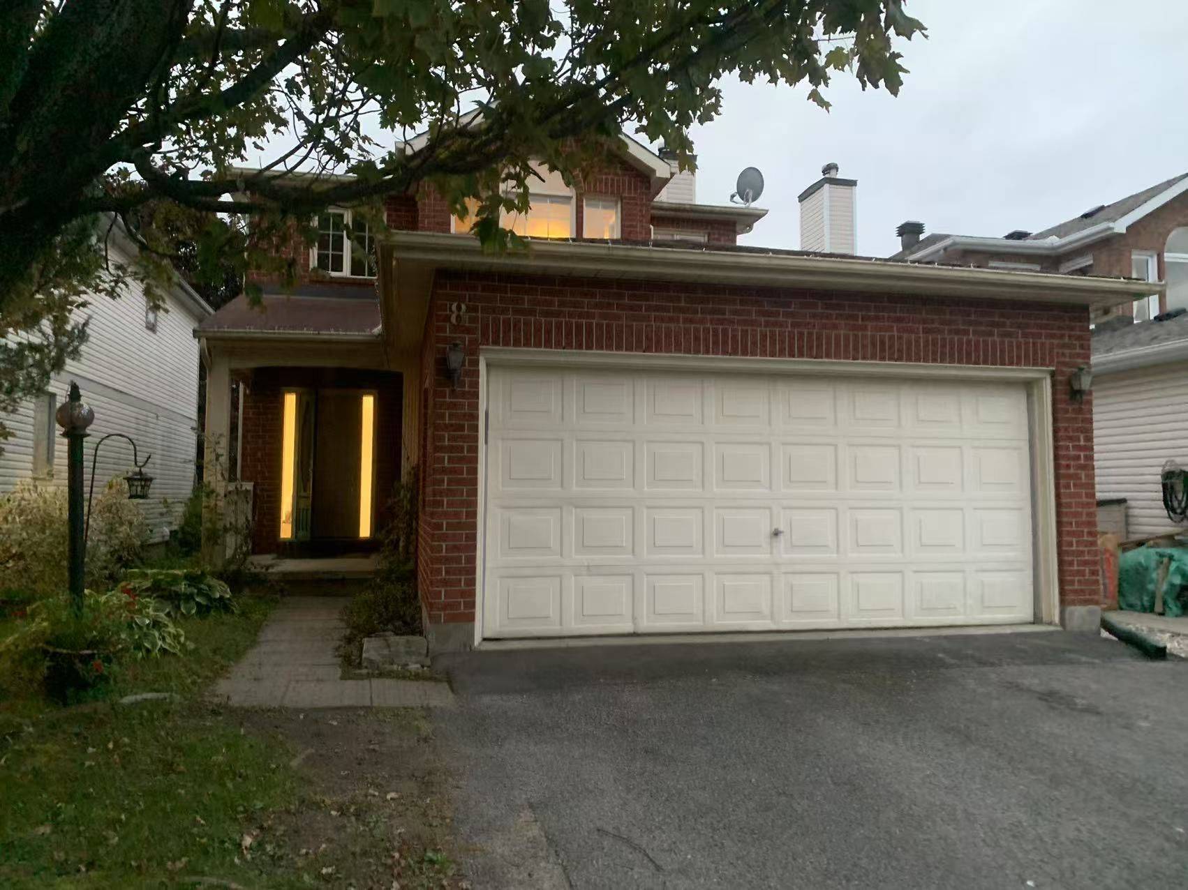 8 Clydesdale AVE, Kanata, ON K2M 1W5